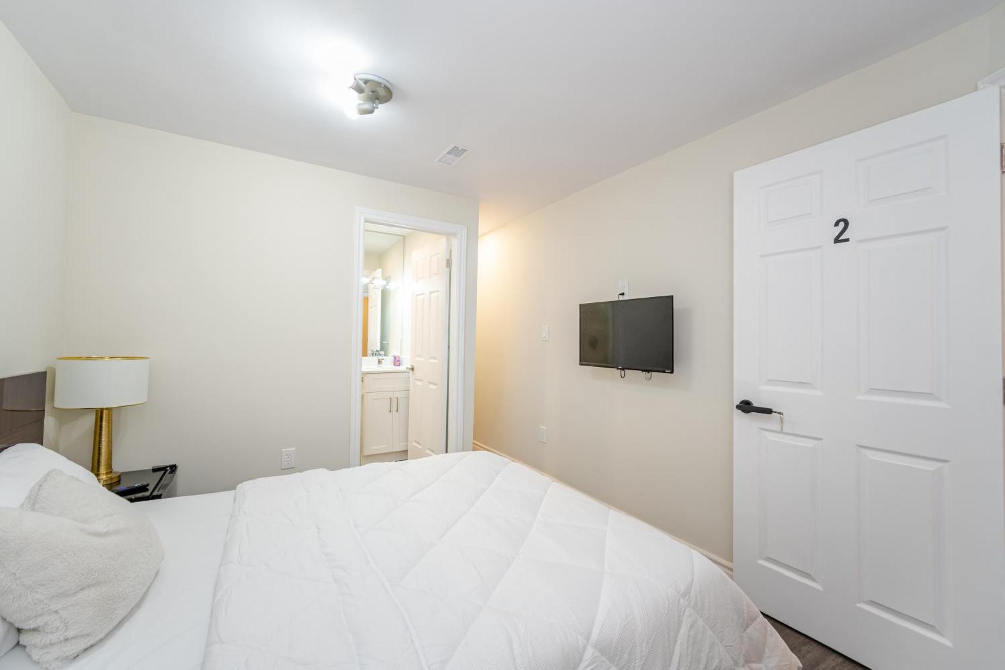 Private Basement Bedrooms In أوكفيل المظهر الخارجي الصورة