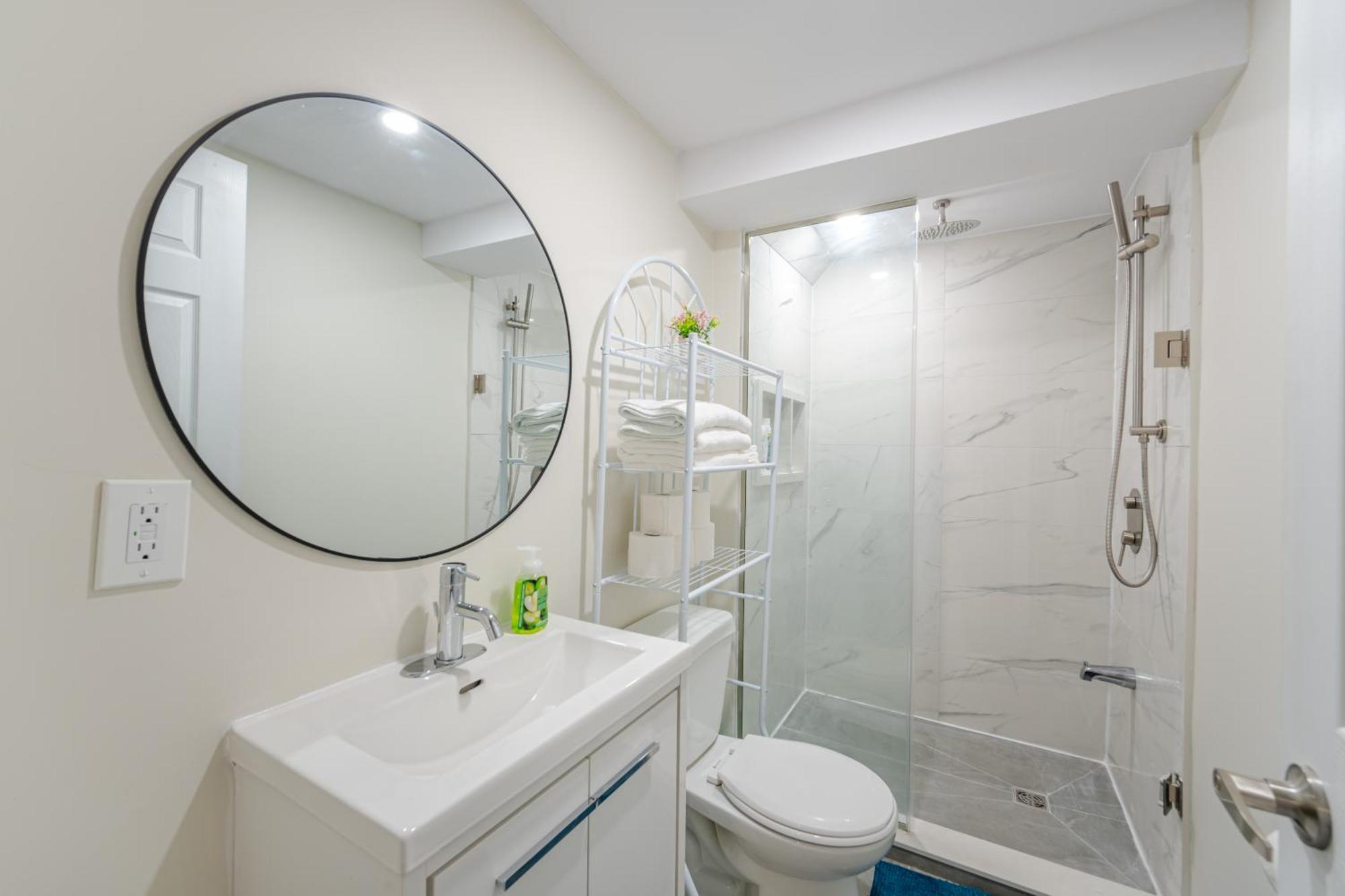 Private Basement Bedrooms In أوكفيل المظهر الخارجي الصورة