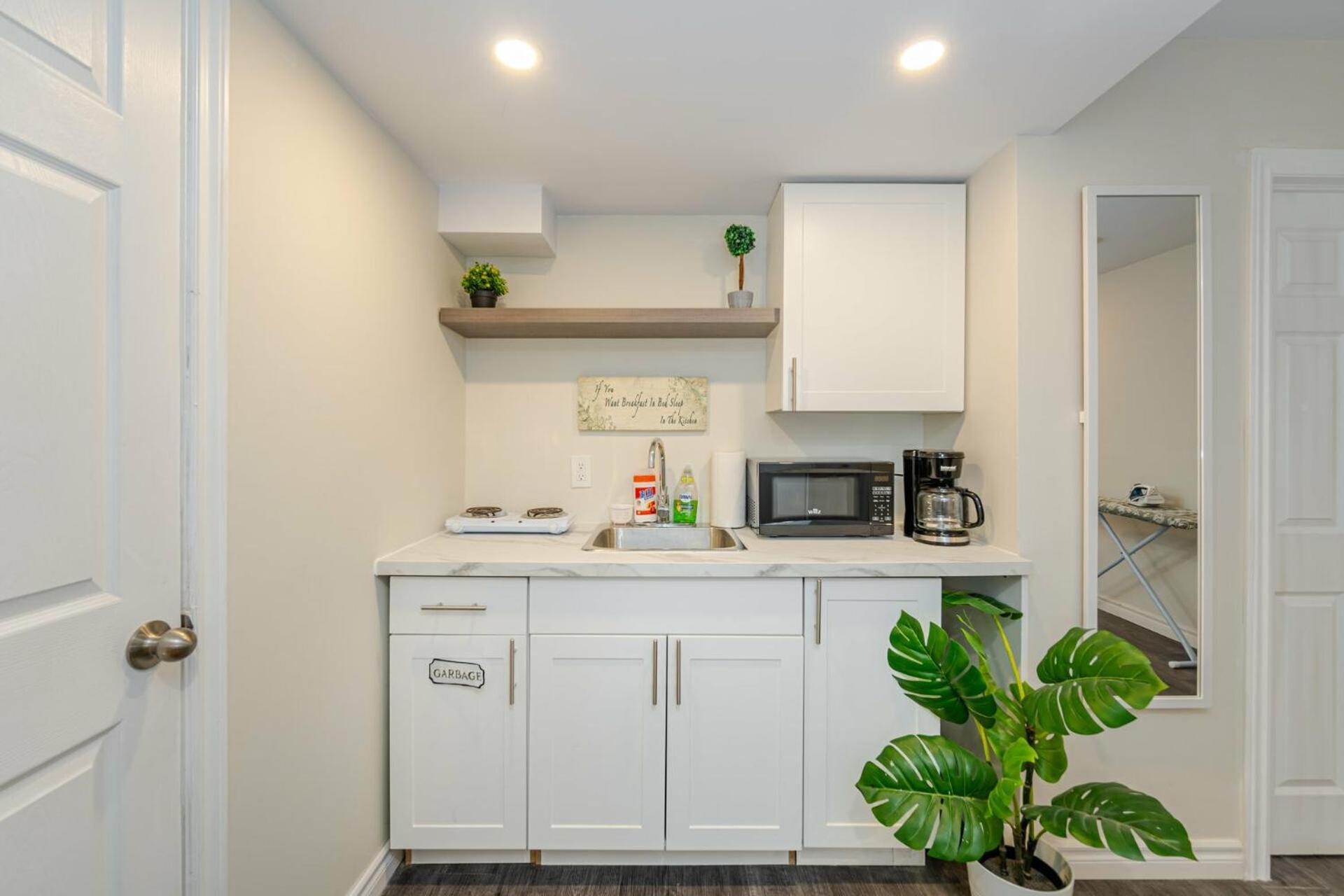Private Basement Bedrooms In أوكفيل المظهر الخارجي الصورة