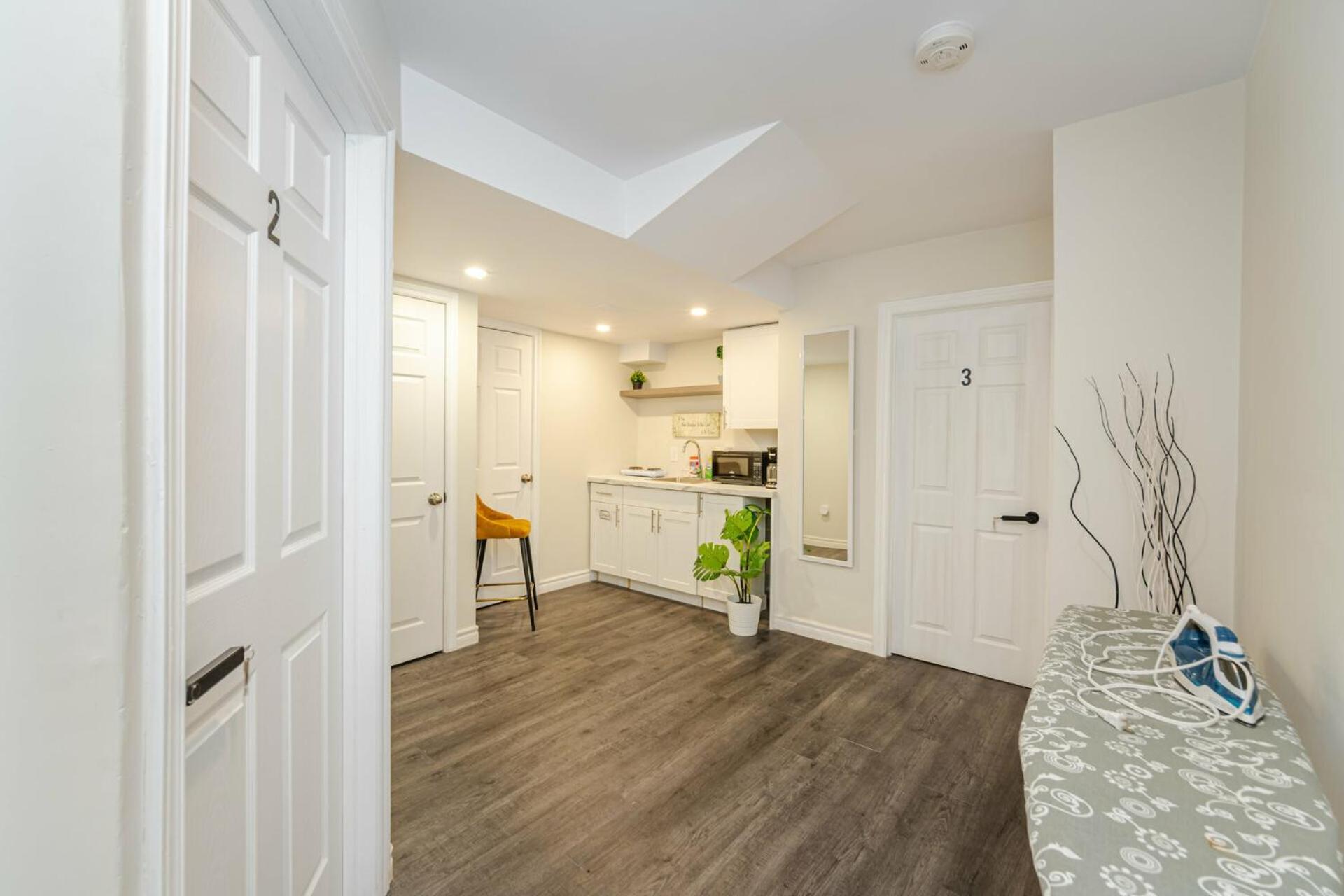 Private Basement Bedrooms In أوكفيل المظهر الخارجي الصورة