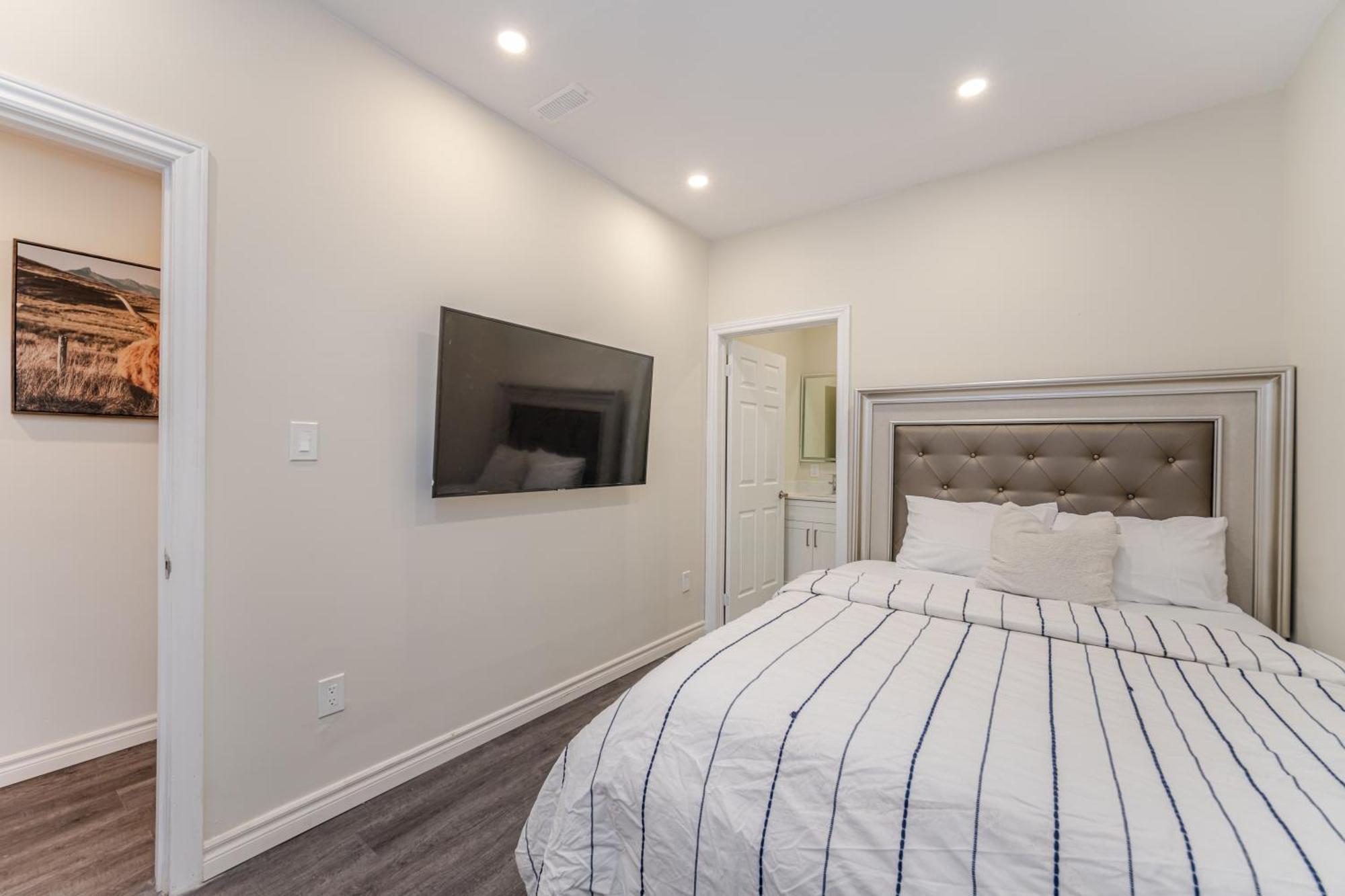 Private Basement Bedrooms In أوكفيل المظهر الخارجي الصورة
