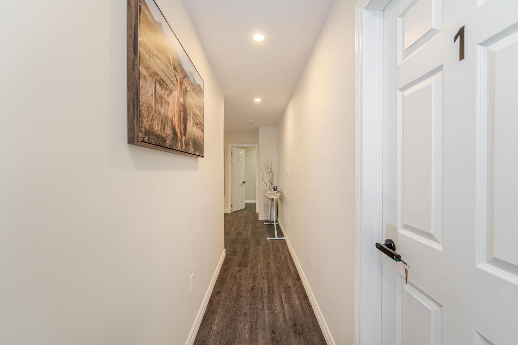 Private Basement Bedrooms In أوكفيل المظهر الخارجي الصورة