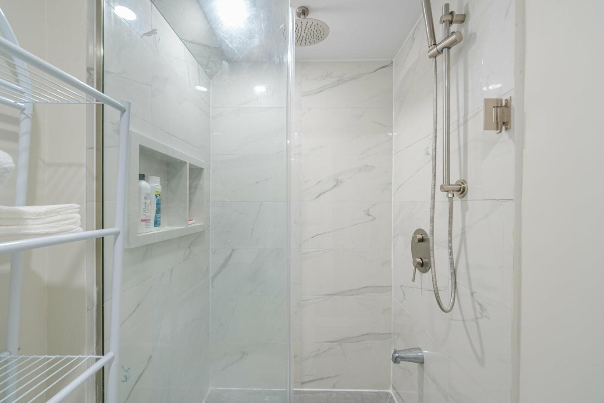 Private Basement Bedrooms In أوكفيل المظهر الخارجي الصورة
