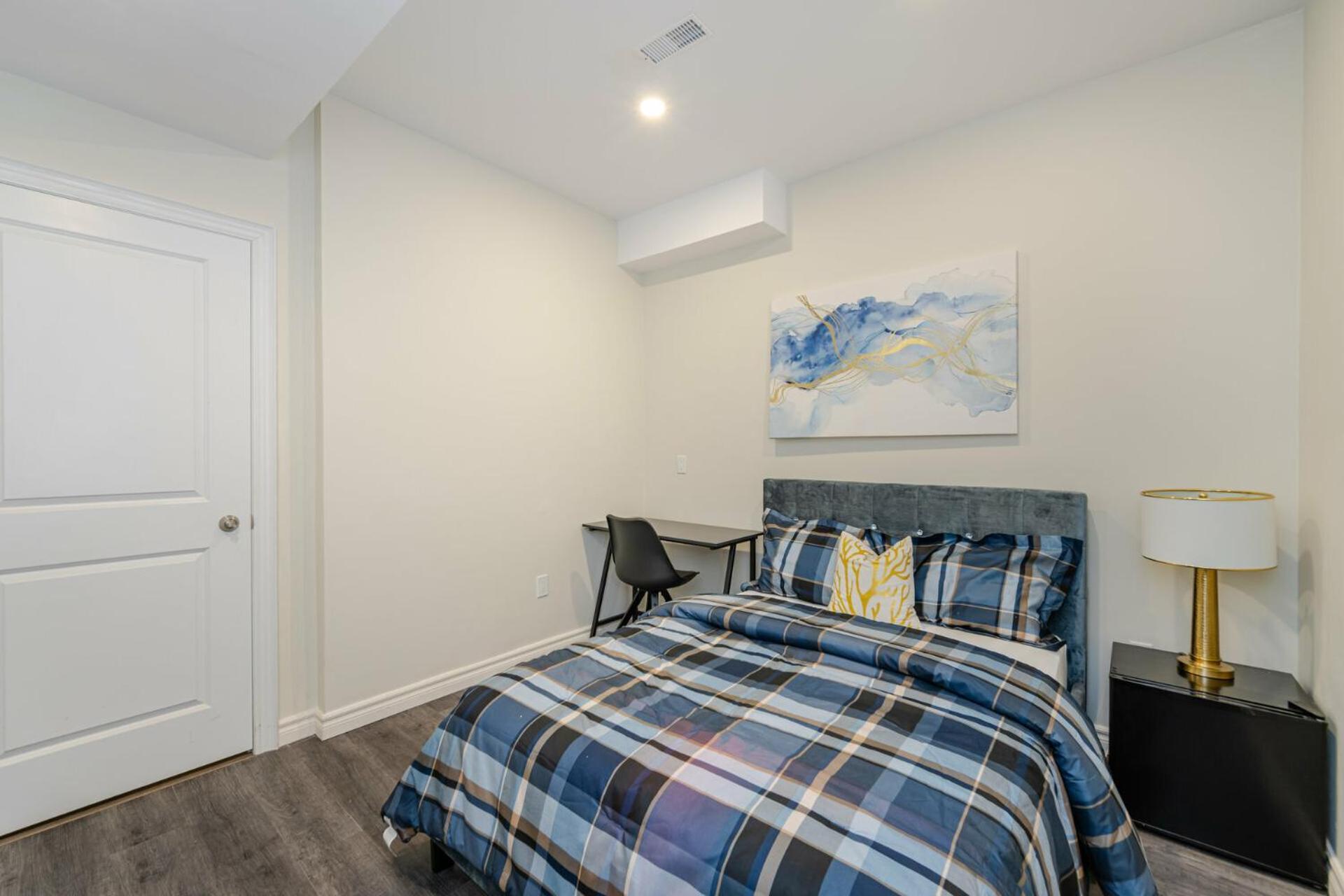 Private Basement Bedrooms In أوكفيل المظهر الخارجي الصورة